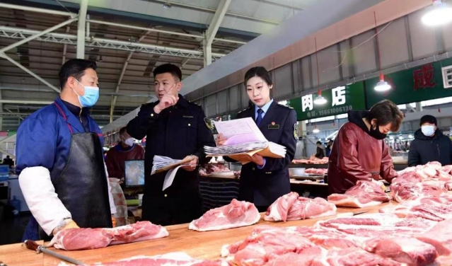 农贸市场“变身记”——呼和浩特市市场监管局稳步推进农贸市场“规范化”升级改造 让“菜篮子”拎出稳稳的幸福感相关图片